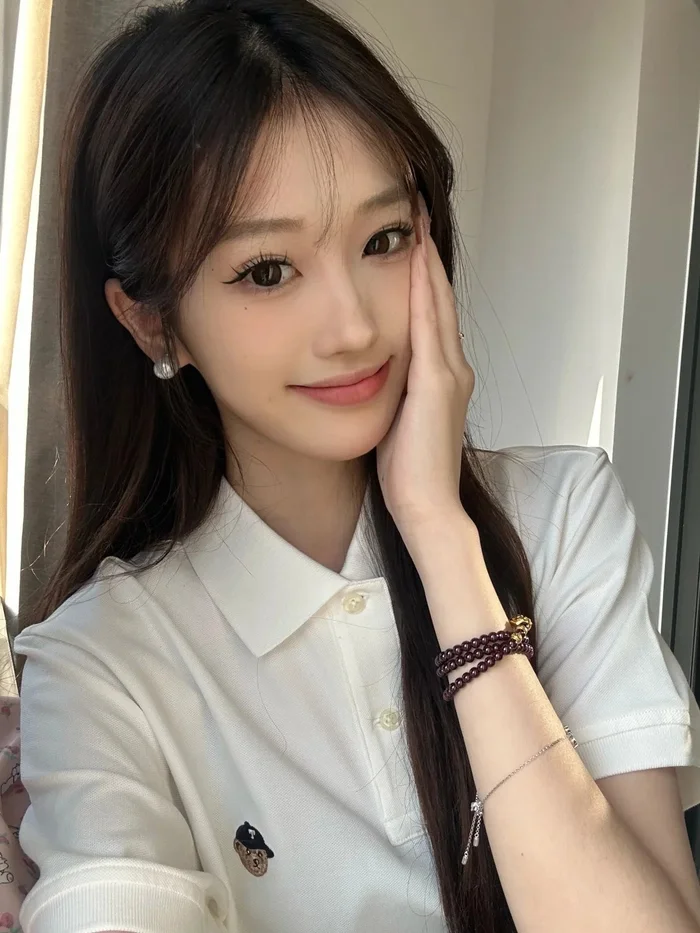 Ảnh gái xinh đẹp tự sướng khoe nụ cười