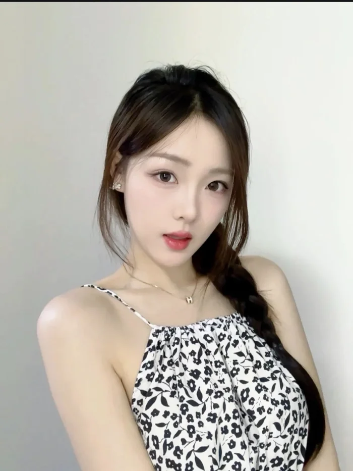 Gái xinh đẹp tự sướng không filter