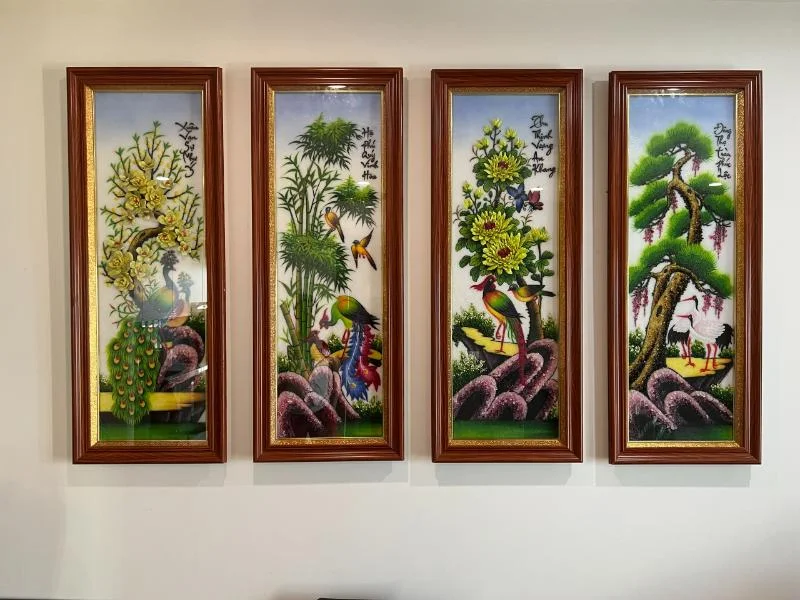 Tranh tứ quý là dòng tranh trang trí theo bộ bốn bức, đại diện cho bốn mùa trong năm: xuân – hạ – thu – đông