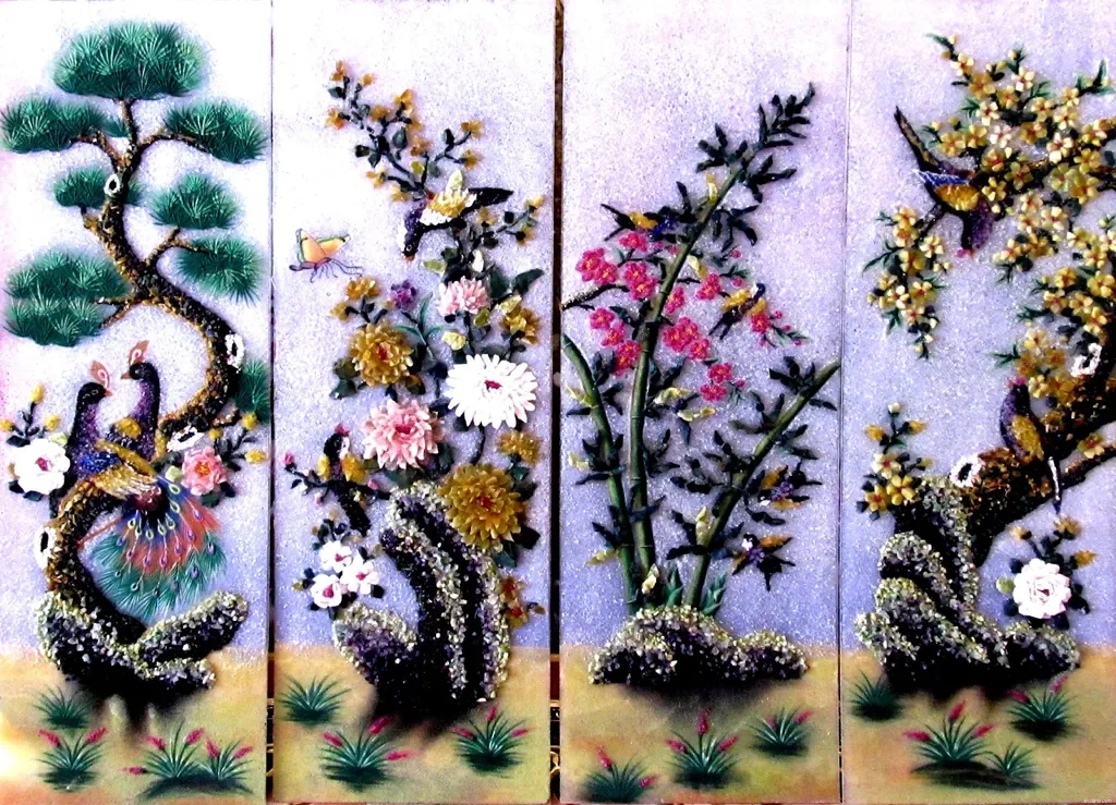 Hoa Cúc trong tranh tứ quý được dùng để ẩn dụ cho nhân cách cao thượng, liêm khiết, chính trực của người quân tử.