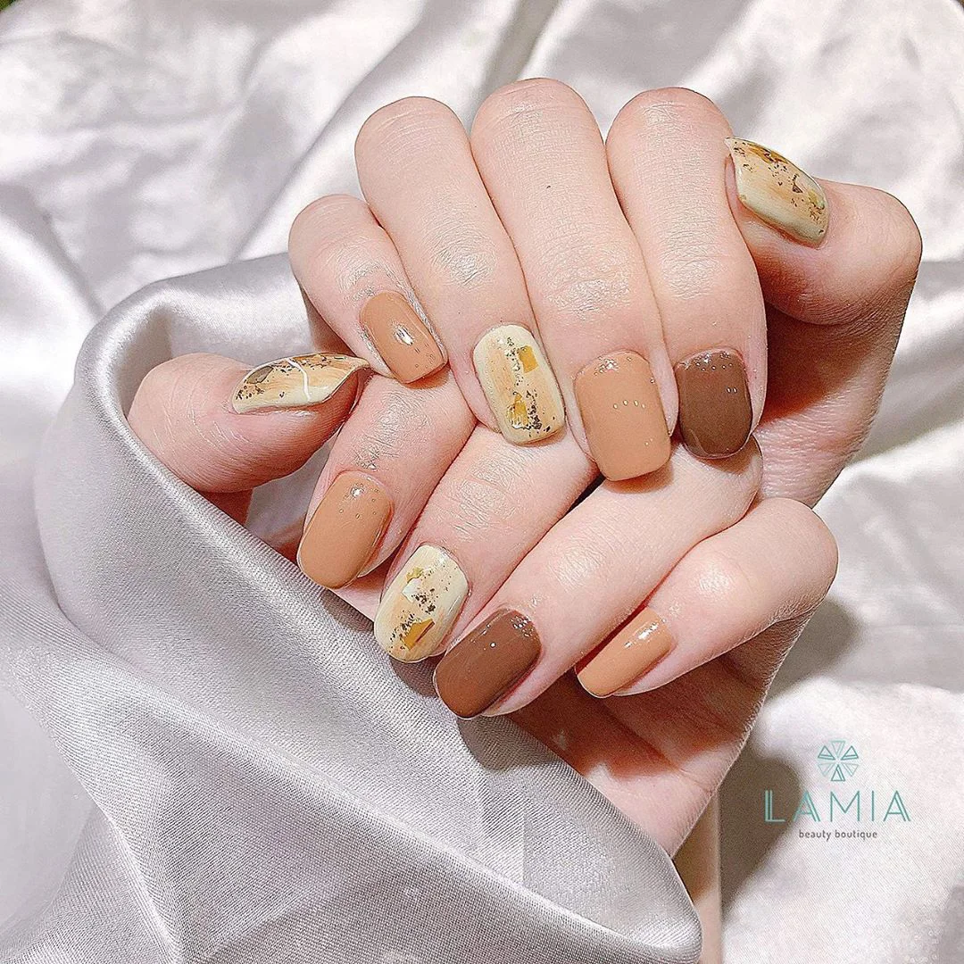Loạt mẫu nail xinh bá cháy hợp mùa thu, chị em mau “bung lụa” ngay để có bàn tay sang chảnh