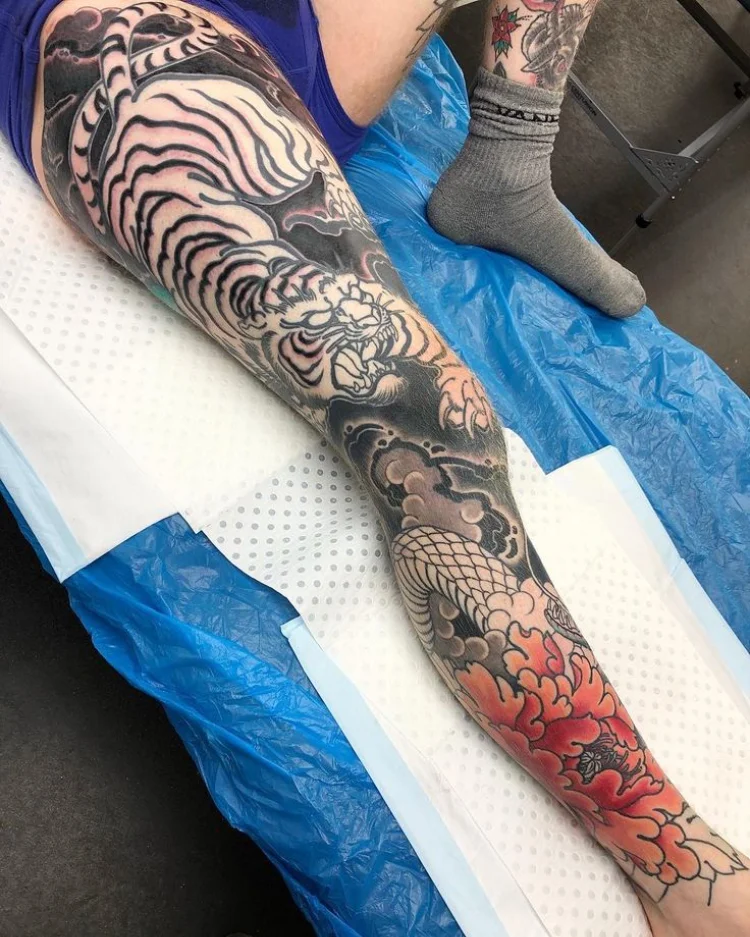 Hình xăm chân hổ và rồng