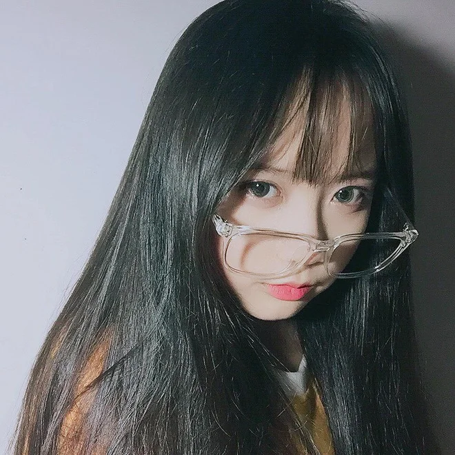 Ảnh mạng nữ đeo kính đáng yêu