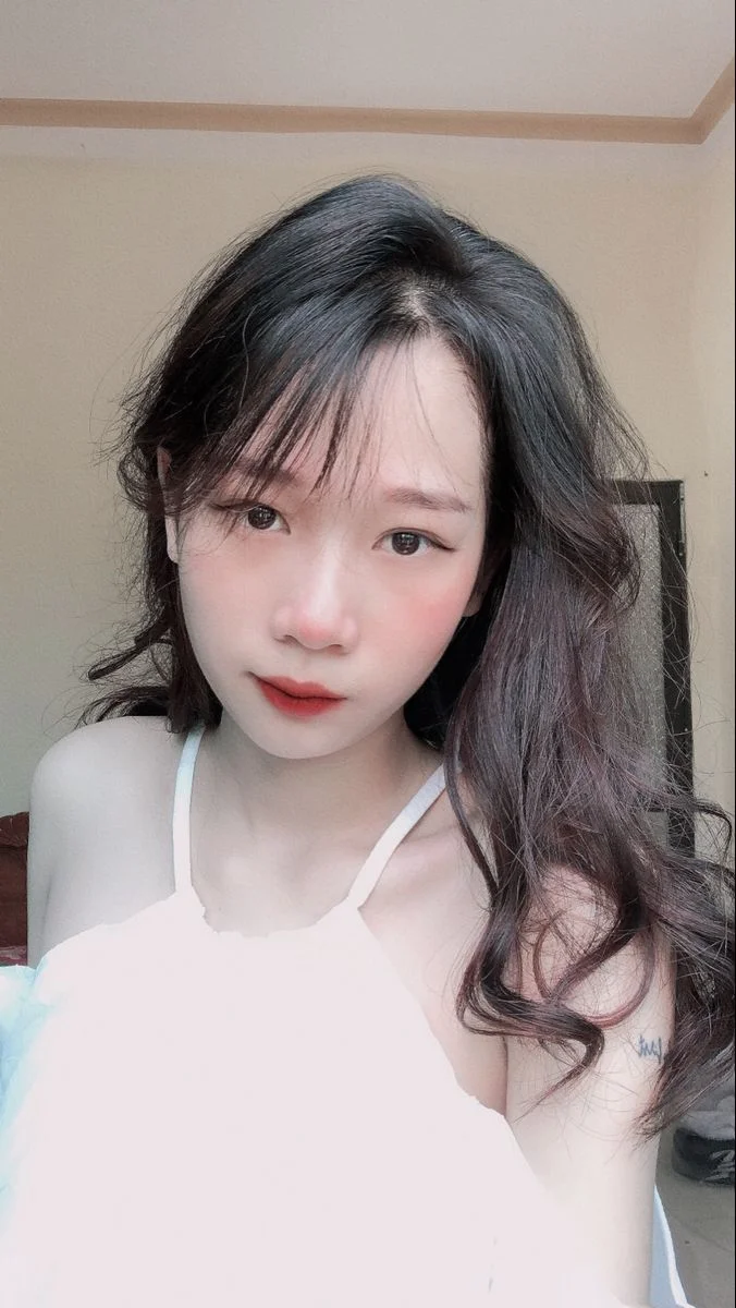 Ảnh mạng nữ xinh xắn với phong cách nhẹ nhàng tự nhiên