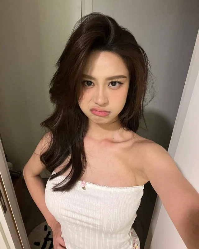 Nữ thần mạng" bất ngờ công khai ảnh gương mặt trong tình trạng chưa ai từng thấy